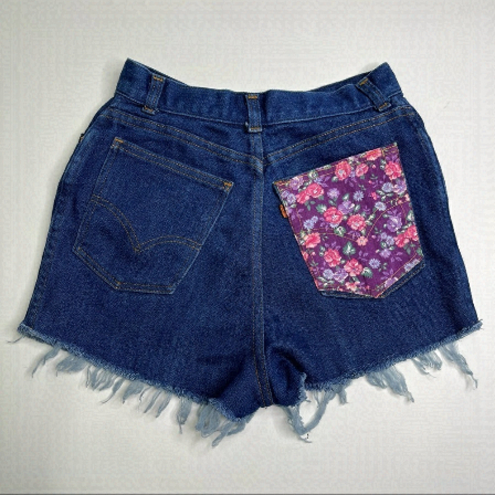 VINTAGE Levi’s High Waist Floral Pocket Orange Tab Raw Hem Booty Short Shorts